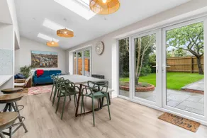 Spacious & Sunny Cottage Close to Suffolk Coast - Image 4