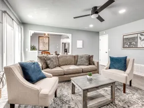 Stylish 5BR Home•Large Groups, 10 Min to Airport - Image 3