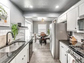 Stylish 5BR Home•Large Groups, 10 Min to Airport - Image 5