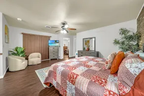 Work & Family 5 Bed 5 Bath with independent Casita - Image 2