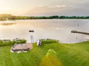 Lakefront Wonderland | Dock, Game Room & Hot tub - Image 4