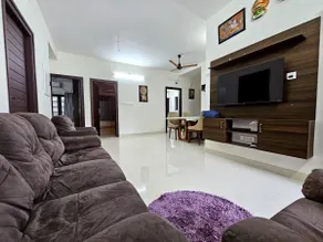 RV House - Best Short Stay for a Big Group - Image 3