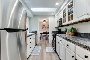 Serene Forest Haven: Near UO | 2 beds 1.5 bath - Image 4