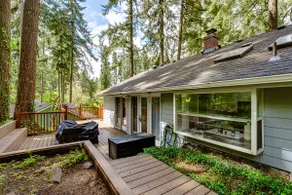 Serene Forest Haven: Near UO | 2 beds 1.5 bath - Image 2