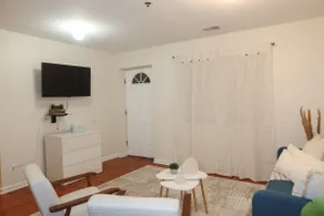 1Bed 1Bath Apt near EWR, Parking 18' from Penn St. - Image 3
