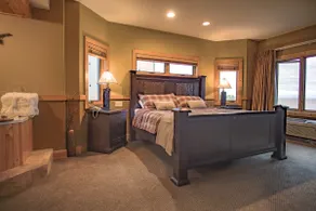 Lakefront Condo: Pool, Hot Tub, Deck, Fireplaces - Image 4