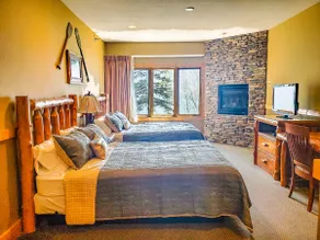 Lakefront Condo: Pool, Hot Tub, Deck, Fireplaces - Image 5
