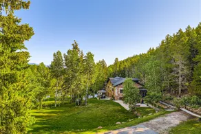 Historic Stone Mountain Lodge with Pond & hot tub - Image 5