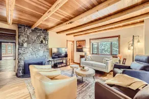 Historic Stone Mountain Lodge with Pond & hot tub - Image 2