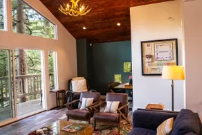 The Mighty Pines Retreat + Large Patio + BBQ+View! - Image 5
