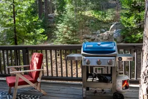 The Mighty Pines Retreat + Large Patio + BBQ+View! - Image 4