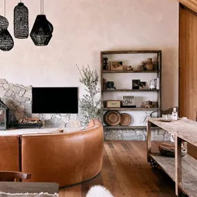 Highland Ten - Luxury Rustic Retreat - Image 2