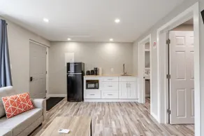 ENTIRE 2 BEDROOM APARTMENT DOWNTOWN - u3 - Image 2