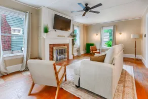 Vintage Vineyard Cottage: Cozy Getaway, King Beds - Image 4