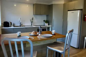 King Bed/Private Garden Flat/ Quiet/Kitchen - Image 3