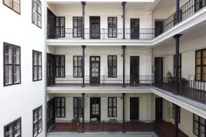 Classical apt w/ free luggage storage - Image 5