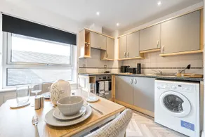 Town Centre Studio Flat! - Image 5