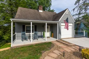 Spacious Suite ·Peaceful Deck ·WiFi ·Near Downtown - Image 4