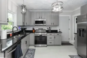 Spacious Suite ·Peaceful Deck ·WiFi ·Near Downtown - Image 3