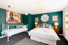 Ideal for contractors or groups 5 Bedroom 2 Bath - Image 4