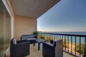 Sliema Waves: Oceanview Escape - Image 4