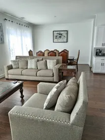 Cozy and Welcoming Home-4bedrms/4baths - Image 2