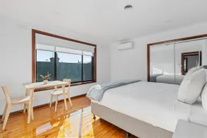 Charming Retreat in Footscray.47 - Image 4