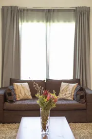Huge family home 20 min to airport/close to shops - Image 2