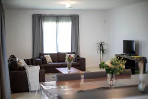 Huge family home 20 min to airport/close to shops - Image 5