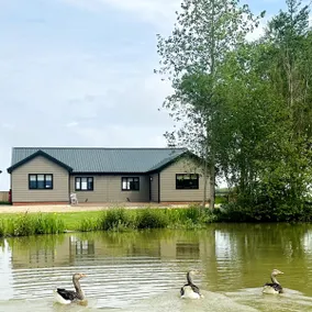 Lakeside Log Cabin - Image 2