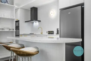 Chic Honeysuckle Apartment - Image 3
