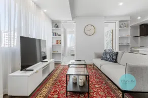 Chic Honeysuckle Apartment - Image 5