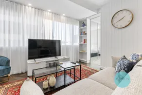 Chic Honeysuckle Apartment - Image 2