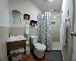 Colonial Corner in Santa Ana - Image 4