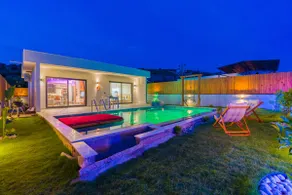 Affordable honeymoon villa - Image 4