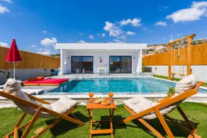 Affordable honeymoon villa - Image 2