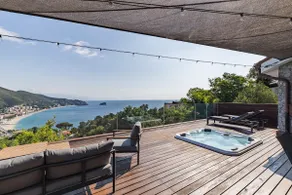 Spectacular island view from the Jacuzzi - Image 3