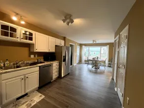 Charming New England Apartment - Image 2