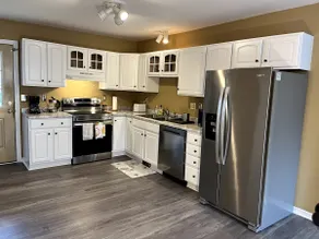 Charming New England Apartment - Image 3