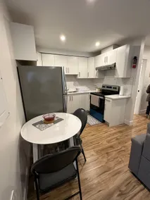 Chic 1BR • Transit-Friendly • Sleeps 3 - Image 4