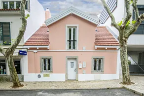 NEW Historic Center House with Patio - Image 3