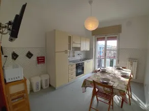 Centrally located house with sea view - Image 4