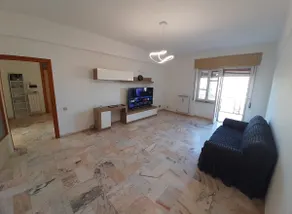 Centrally located house with sea view - Image 5