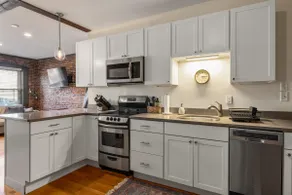 Newburyport Flat Downtown Living King Bed - Image 4