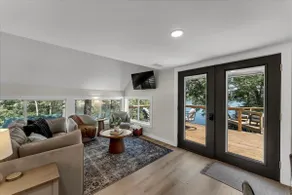 Lakefront Cottage w/view, Hot Tub, kayaks, fishing - Image 3