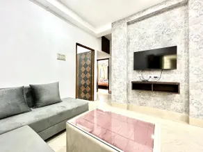 Modern 2BHK Apartment,10 mins from Apollo Hospital - Image 2