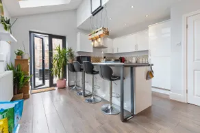 Stunning Home by Bishopthorpe Rd & York Racecourse - Image 3