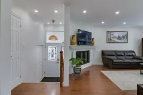 Beautiful House In Scarborough - Image 3