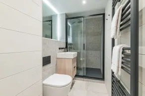 Newly Refurbished Designer Apt - Dream Location - Image 3