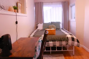 Entire suite Queen BRM Big Window Prvt Entry Patio - Image 3